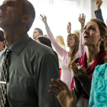O Brasil Evangélico de 2025: Como a Fé Digital e a Ação Social Redesenham o Mapa Religioso