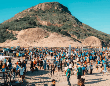 Grande Batismo 2025 reúne mais de 1.200 convertidos na Praia do Recreio (RJ)