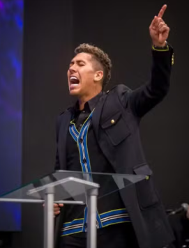 Roberto Firmino é consagrado pastor em igreja fundada por ele em Maceió