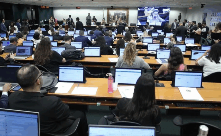 PEC do Aborto volta ao debate no Brasil após 14 anos e gera forte repercussão