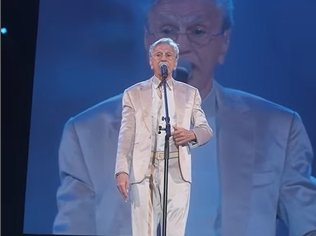Caetano Veloso emociona (e divide opiniões) ao cantar ‘Deus Cuida de Mim’ na turnê com Maria Bethânia”