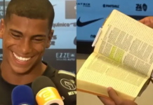 Na primeira partida como profissional na Neo Química Arena, João Vitor Jacaré chama atenção ao carregar a Bíblia na zona mista