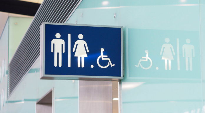 Campo Grande sanciona lei que restringe uso de banheiros femininos por pessoas trans e medida vai parar no MP