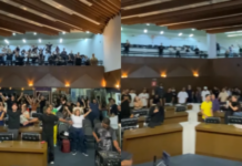 Culto dentro da Câmara de BH viraliza e reacende debate sobre religião em espaço público