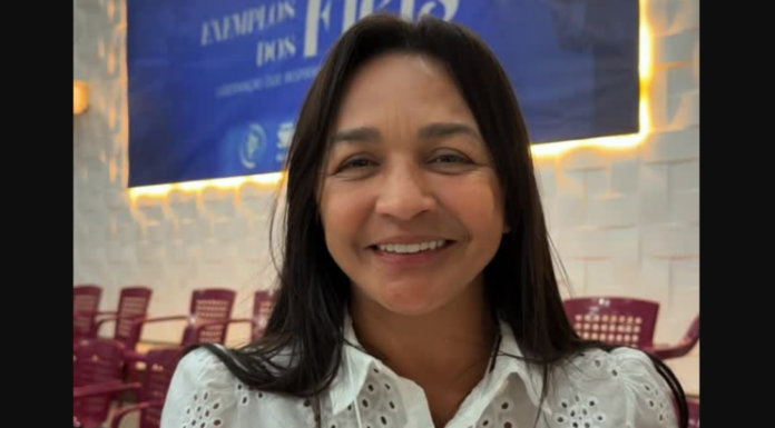 Senadora Eliziane Gama é vaiada em show gospel com Oficina G3 em São Luís