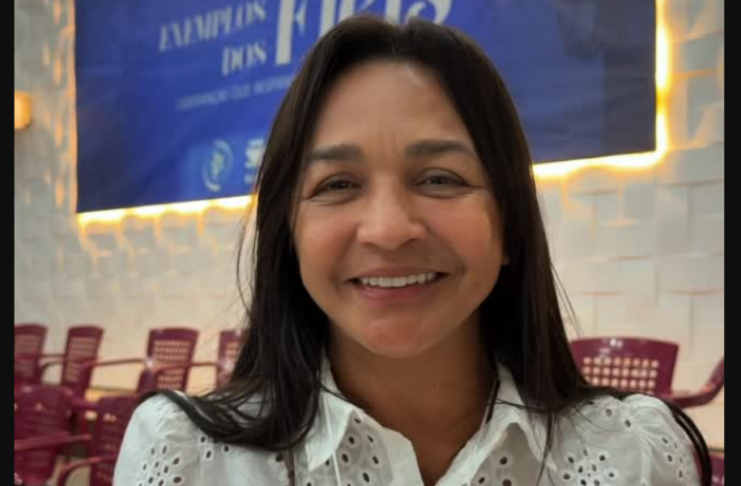 Senadora Eliziane Gama é vaiada em show gospel com Oficina G3 em São Luís