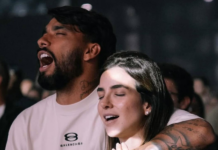 Lucas Paquetá chora em culto ao lembrar investigação na Inglaterra: “Foram os piores meses da nossa vida”