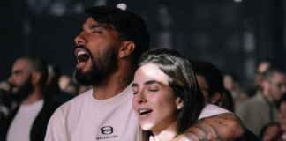Lucas Paquetá chora em culto ao lembrar investigação na Inglaterra: “Foram os piores meses da nossa vida”