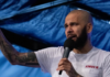 Daniel Alves é ovacionado em evento cristão na Espanha após fala controversa sobre prisão