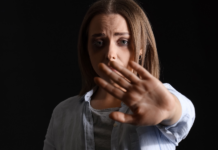 Violência doméstica atinge mais mulheres evangélicas no Brasil, aponta estudo