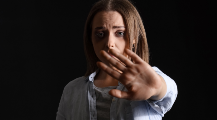 Violência doméstica atinge mais mulheres evangélicas no Brasil, aponta estudo