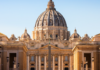 Vaticano critica “cura gay” e pede mais acolhimento a pessoas LGBTQIAPN+ na Igreja Católica