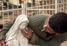 Nova foto de soldado israelense com estátua de Maria gera indignação e amplia tensão religiosa no Líbano