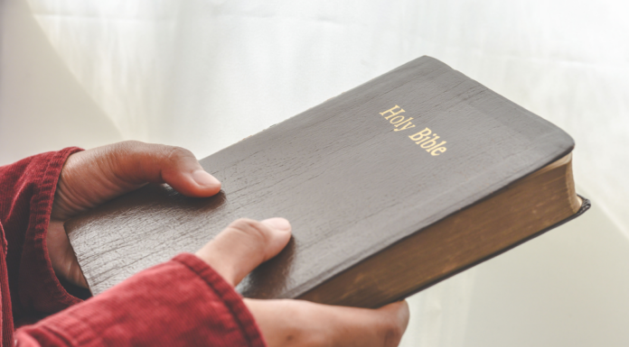 China muda trecho da Bíblia, coloca Jesus como pecador e aumenta repressão contra cristãos