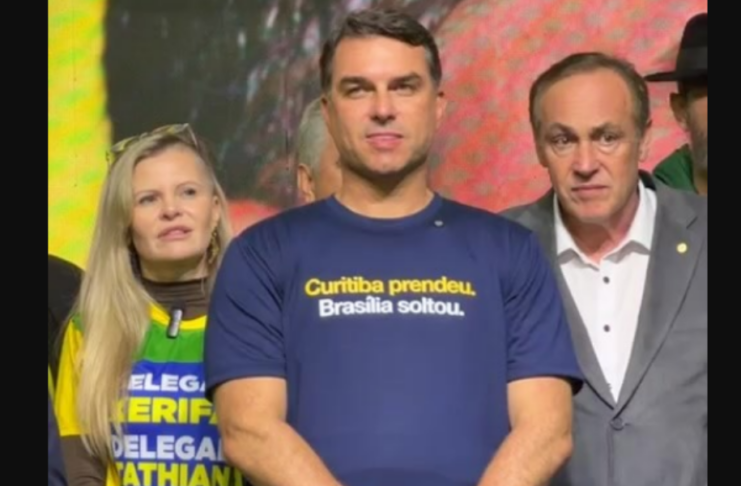 Flávio Bolsonaro busca aproximação com católicos e se reúne com padre Reginaldo Manzotti no Paraná